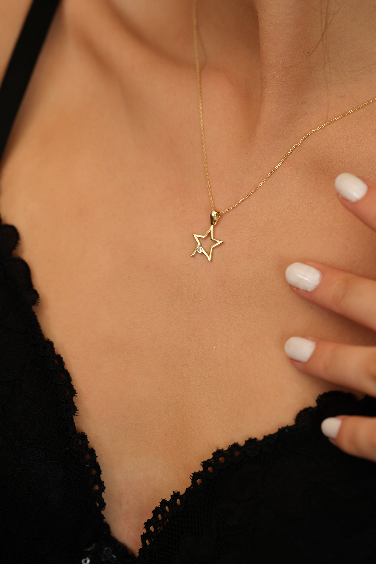 14 Ayar Altın Tek Taşlı Yıldız Kolye