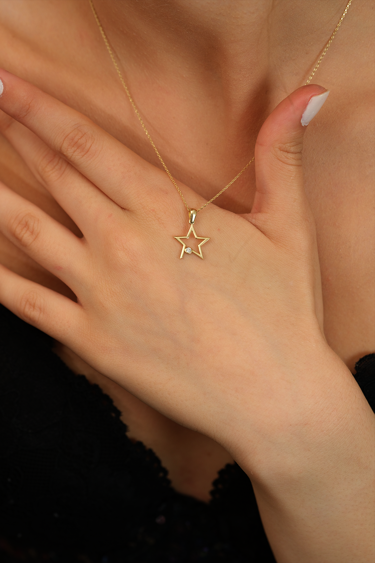 14 Ayar Altın Tek Taşlı Yıldız Kolye