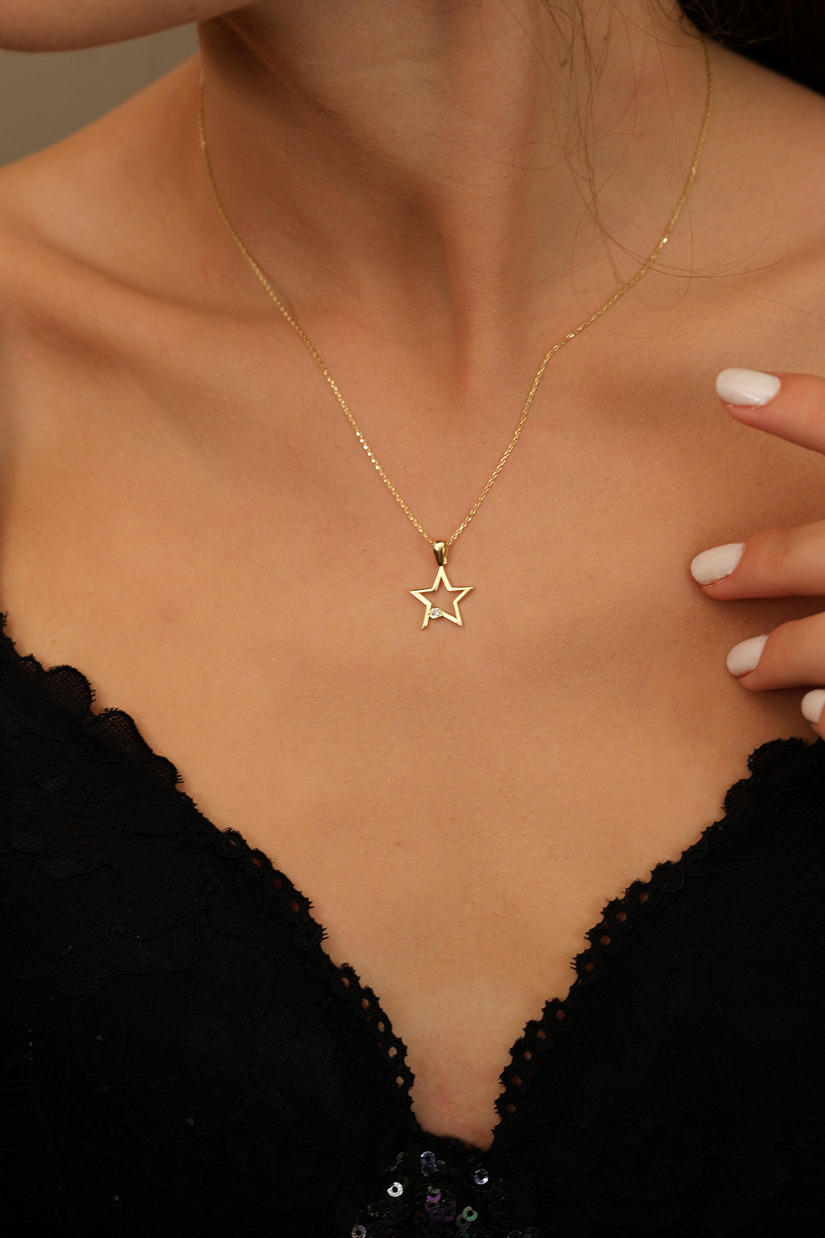 14 Ayar Altın Tek Taşlı Yıldız Kolye