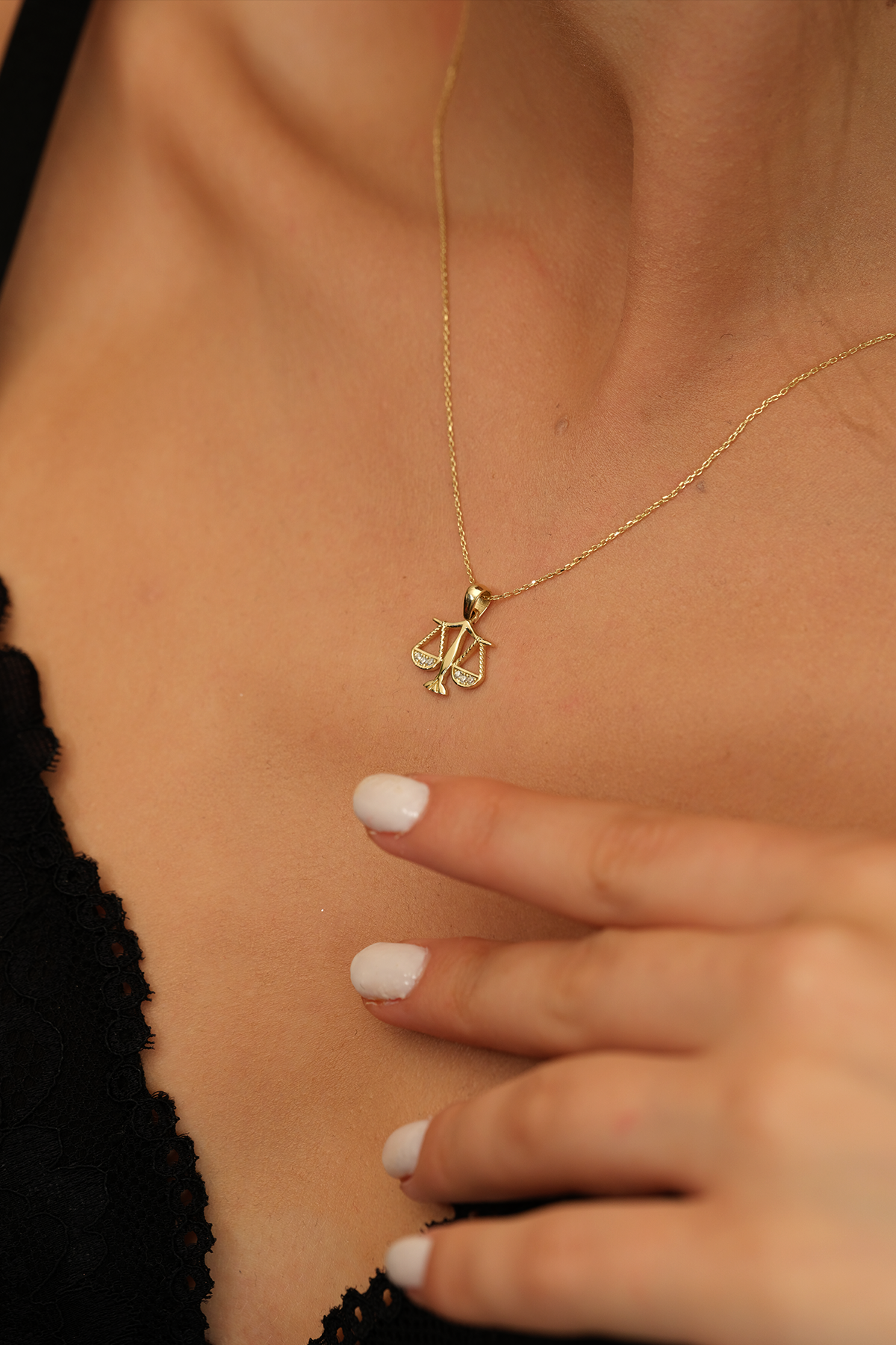 14 Ayar Altın Terazi Burcu Kolye