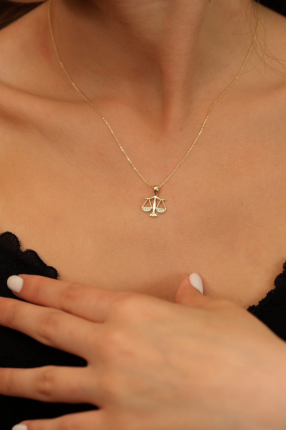 14 Ayar Altın Terazi Burcu Kolye