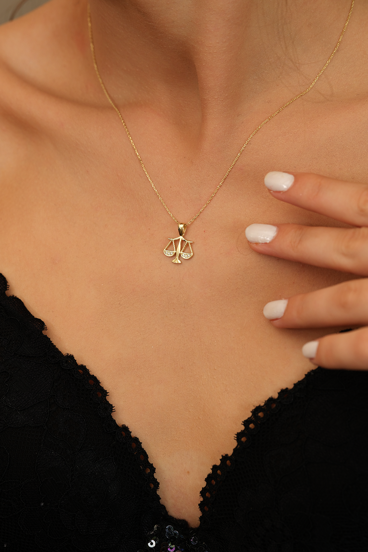 14 Ayar Altın Terazi Burcu Kolye