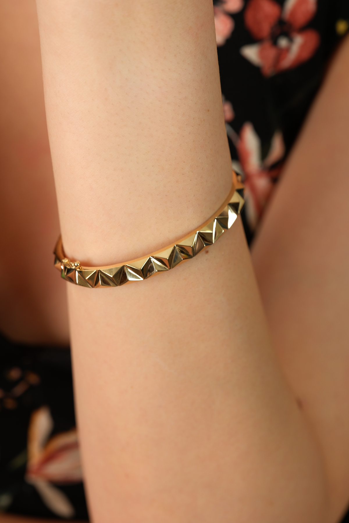 14 Ayar Altın Üçgen Desenli Kelepçe