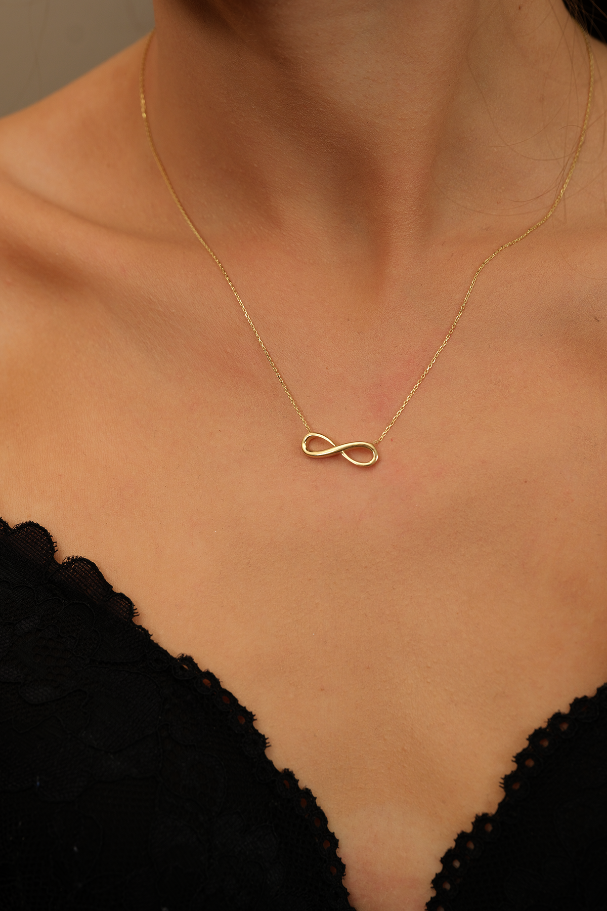 14 Ayar Altın Zarif Sonsuzluk Kolye