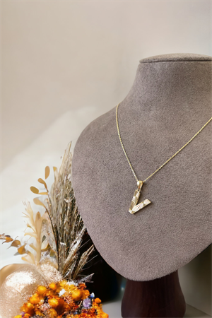 14 Ayar Altın V Harf Kolye Ucu