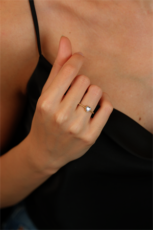 14 Ayar Altın Kalpli Taşlı Eklem Yüzük