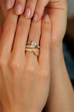 14 Ayar Altın Minimal Taş Detaylı Üç Renk Yüzük