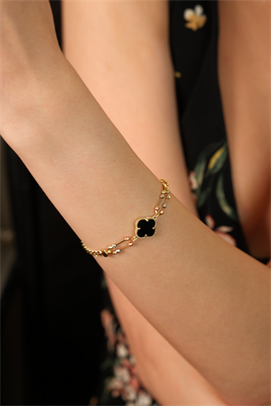 14 Ayar Altın Siyah Yonca Dorikalı Gurmet Bileklik