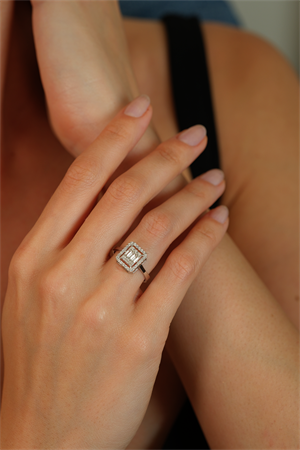 14 Ayar Altın Stone Row Baget Yüzük