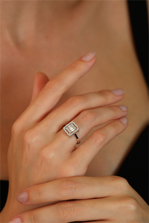 14 Ayar Altın Stone Row Baget Yüzük