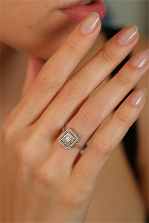 14 Ayar Altın Stone Row Baget Yüzük