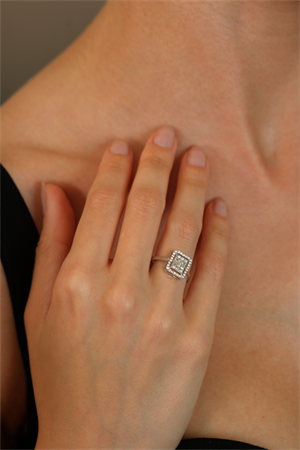 14 Ayar Altın Stone Row Baget Yüzük