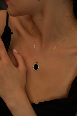 14 Ayar Altın Taşlı Plaka Kolye