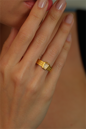 14 Ayar Altın Taşlı Zarif Hasır Yüzük