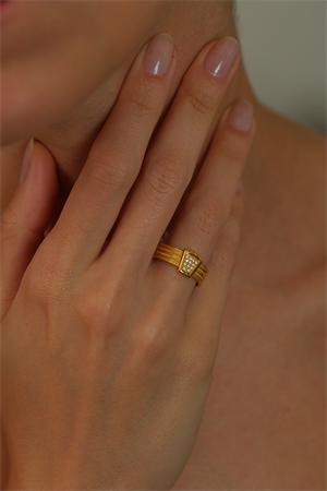 14 Ayar Altın Taşlı Zarif Hasır Yüzük