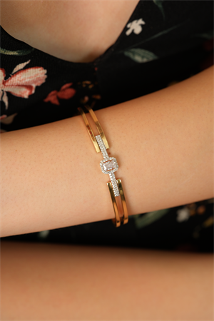 14 Ayar Altın Tek Baget Taşlı Kelepçe