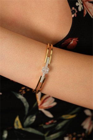 14 Ayar Altın Tek Baget Taşlı Kelepçe