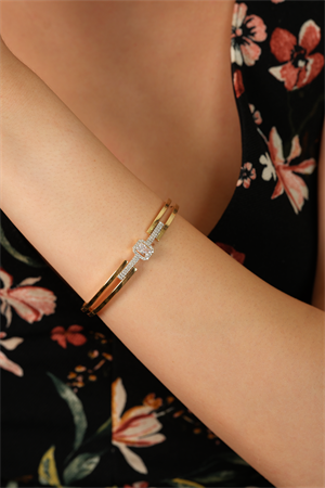 14 Ayar Altın Tek Baget Taşlı Kelepçe