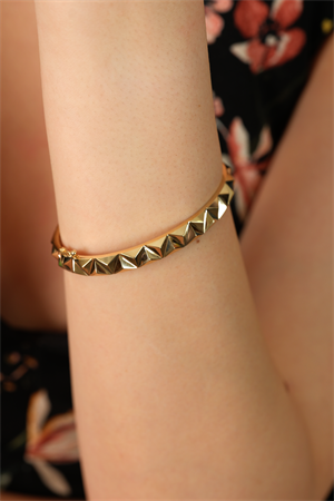 14 Ayar Altın Üçgen Desenli Kelepçe