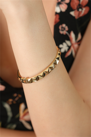 14 Ayar Altın Üçgen Desenli Kelepçe