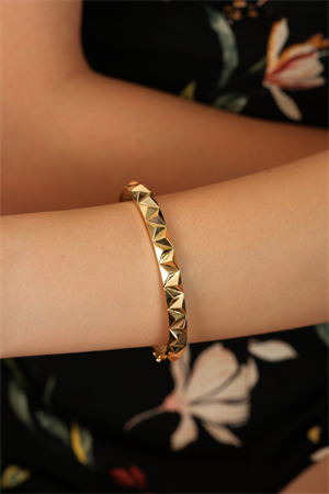 14 Ayar Altın Üçgen Desenli Kelepçe