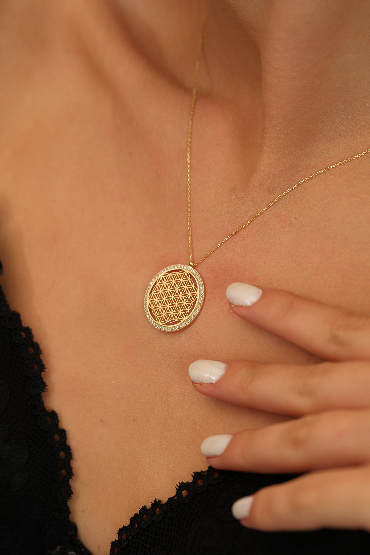 Minimal Taşlı Yaşam Çiçeği Kolye