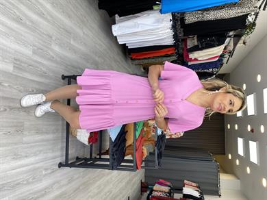 Pembe Eteği Katlı Kol Volanlı Düğmeli Elbise