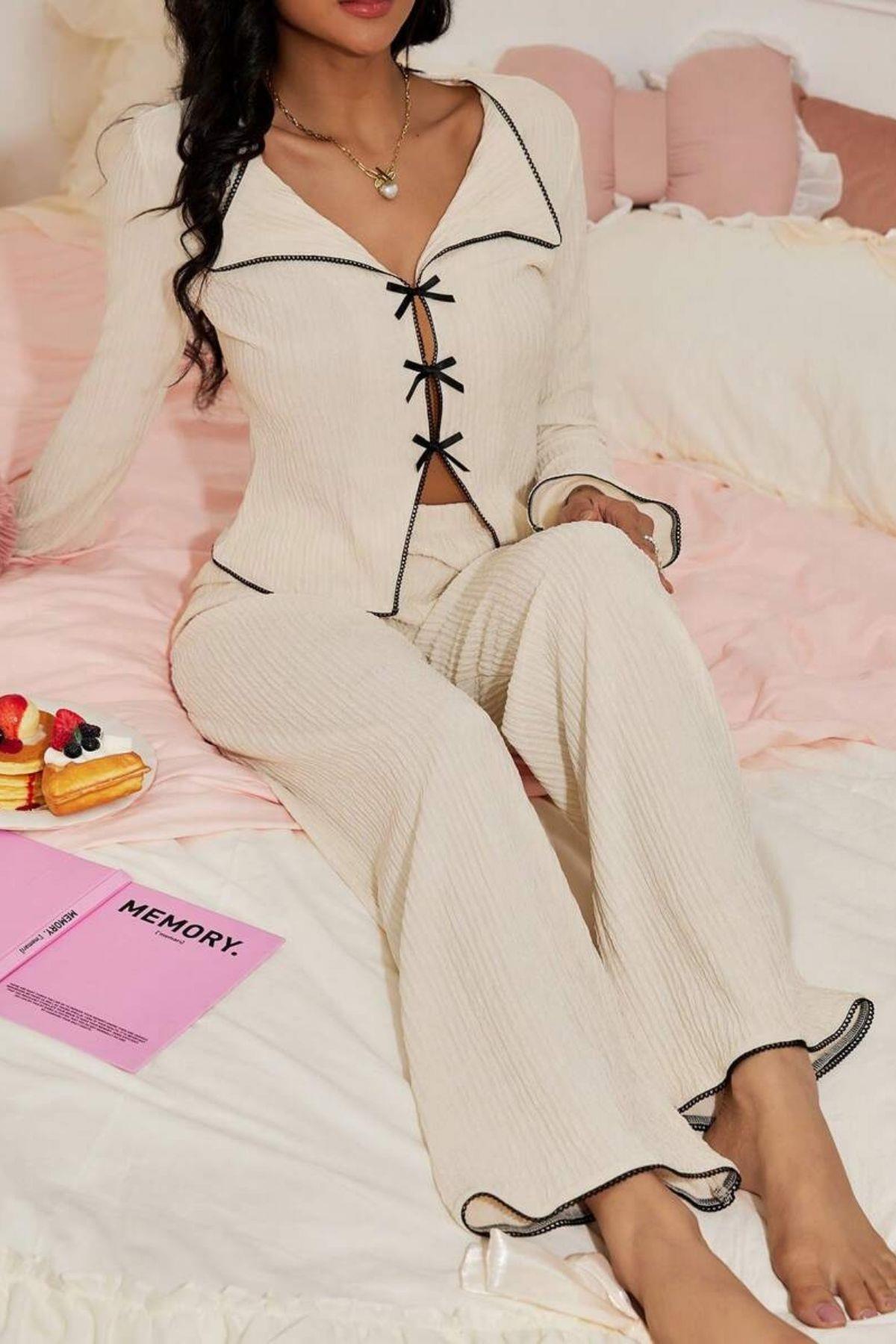 Bella Notte Krem Fiyonk Aksesuarlı Dekolteli Pijama Takımı 77119