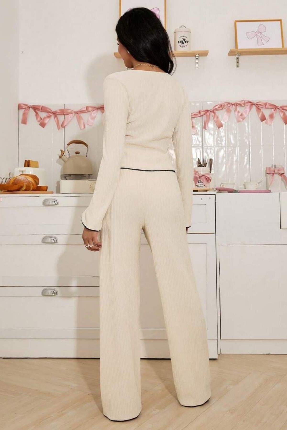 Bella Notte Krem Fiyonk Aksesuarlı Dekolteli Pijama Takımı 77119