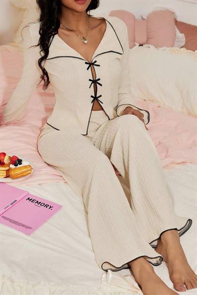 Bella Notte Krem Fiyonk Aksesuarlı Dekolteli Pijama Takımı 77119