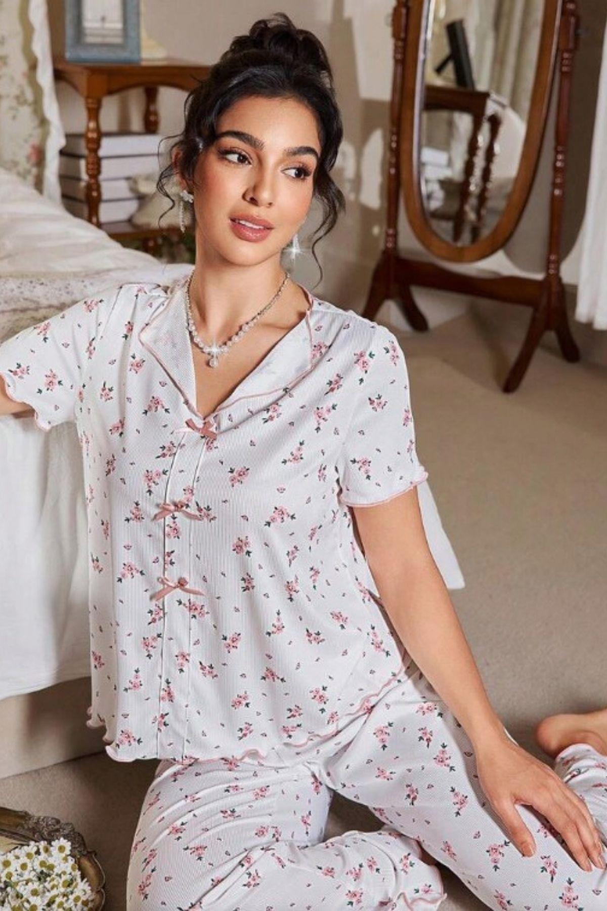 Bella Notte Ekru Fiyonk Detaylı Çiçek Desenli Kısa Kollu Pijama Takımı 7377