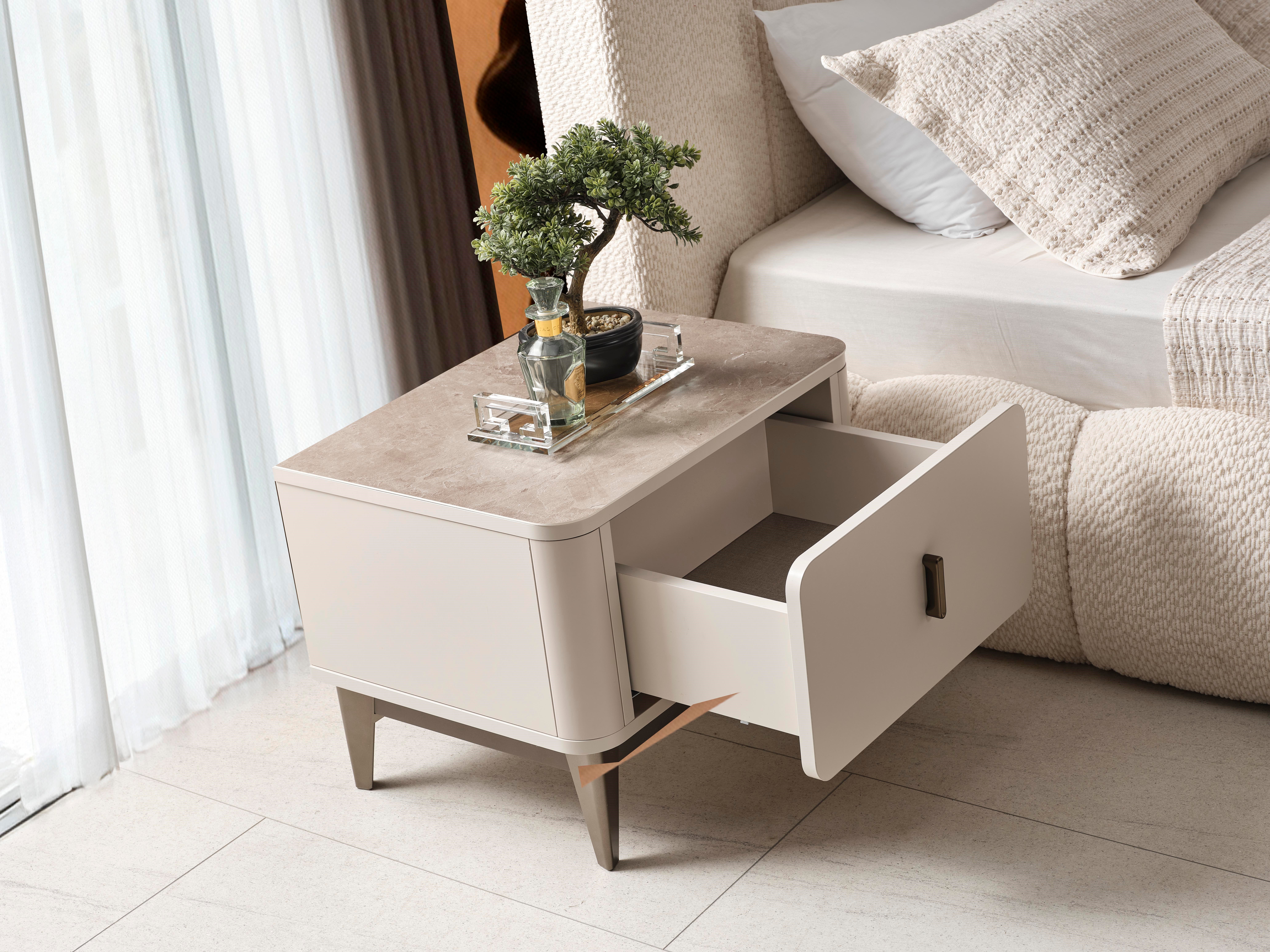 Aura Soft Komodin