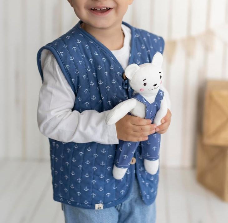 PELUŞ YELEKYelek & CeketKİRAZKİDSÇapa Desenli Peluş Bebek yeleğiKİMPEKSTEKSTİL 