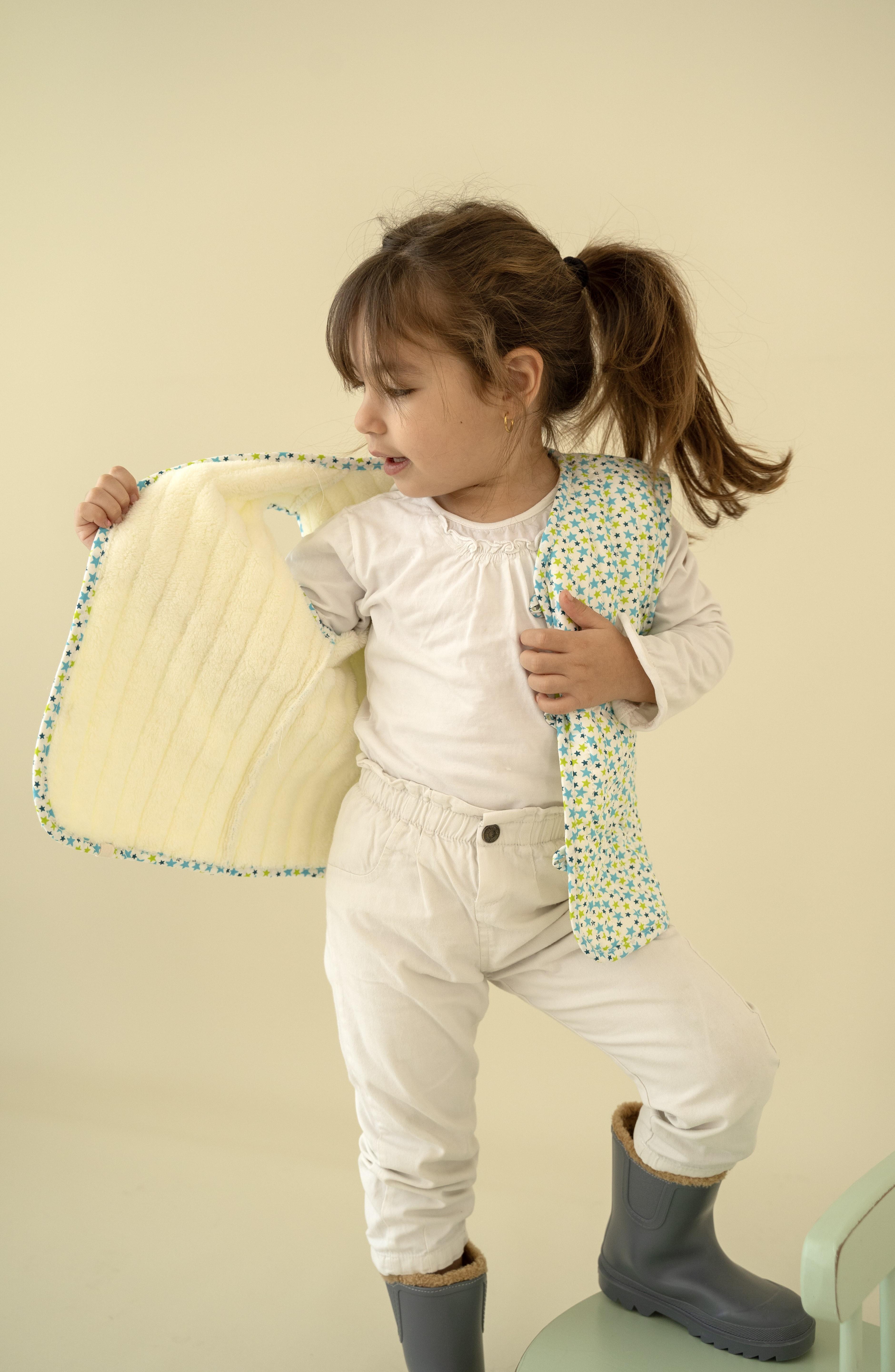 YELEKYelek & CeketKİRAZKİDSYıldız Desenli Peluş Bebek YeleğiKİMPEKSTEKSTİL 