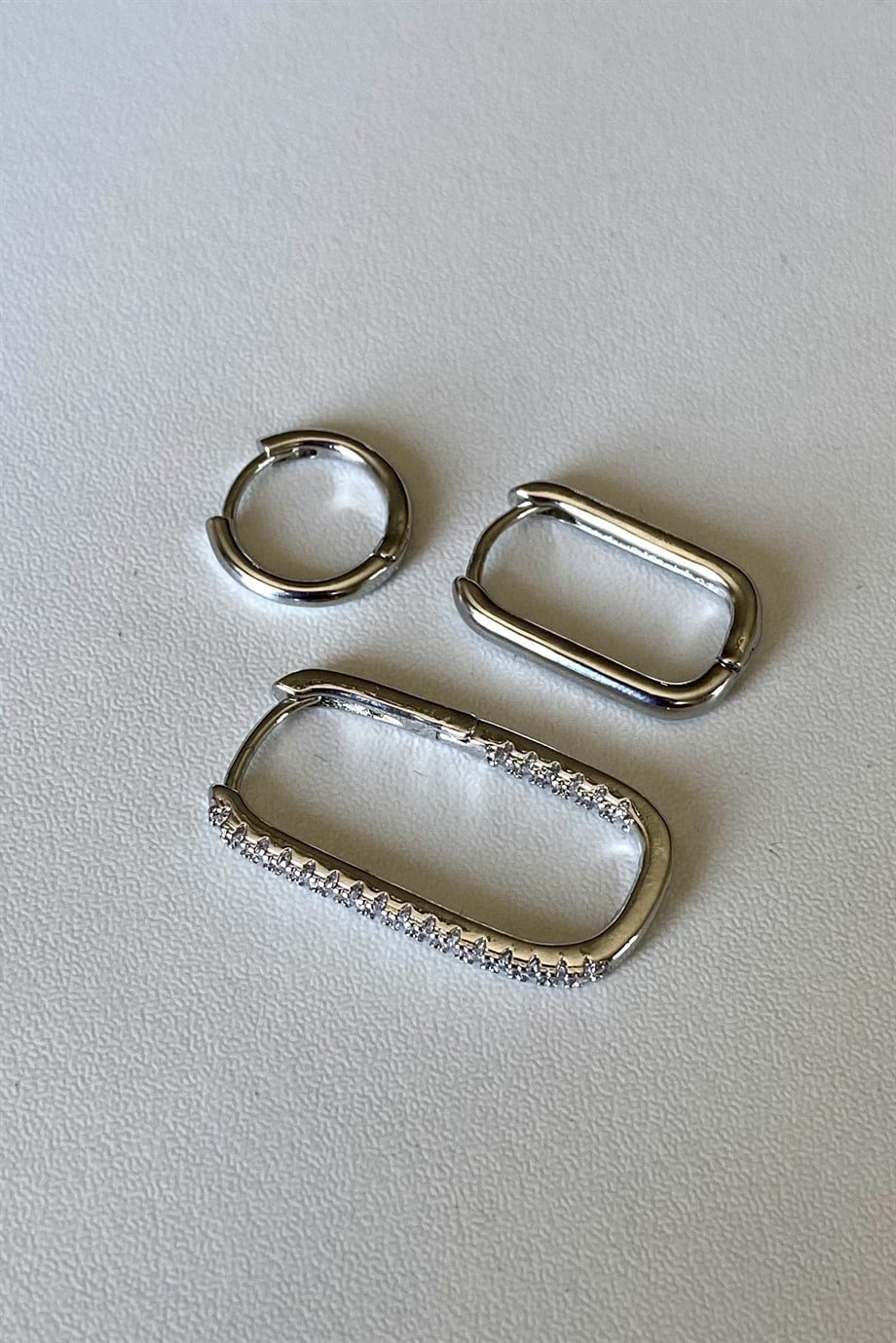 3'lü Taşlı Oval Küpe Seti