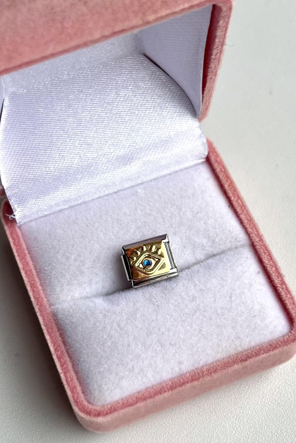 Gözlü Gold Nomi Charm
