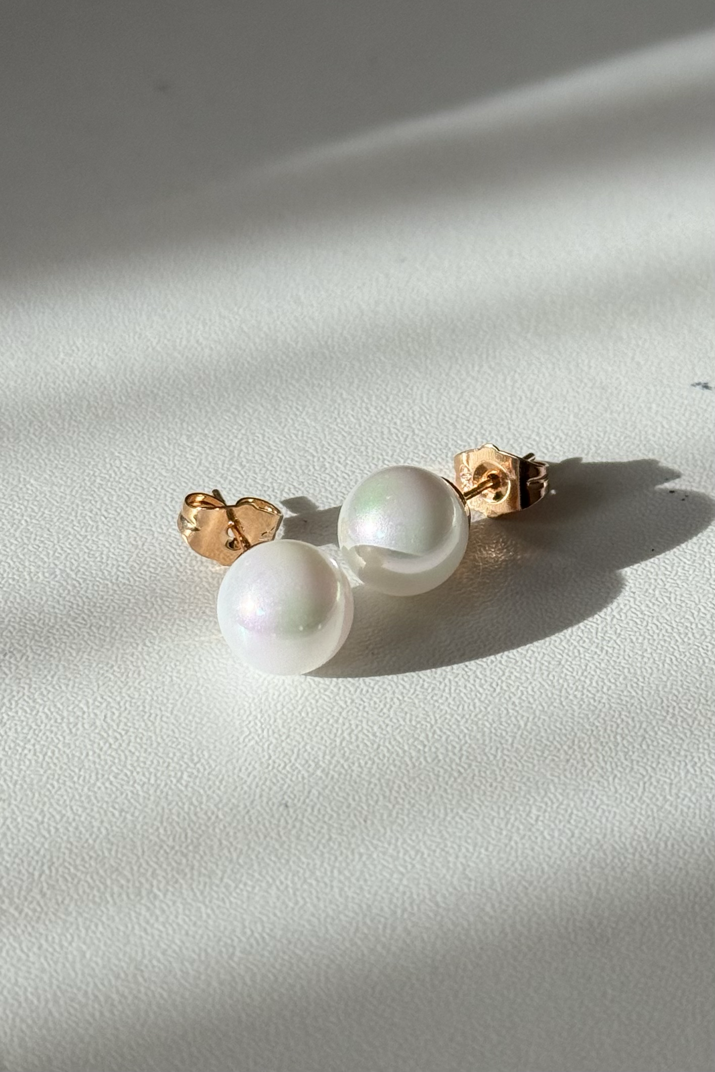 4 MM Sedefli Cam İnci Küpe Çifti Çelik