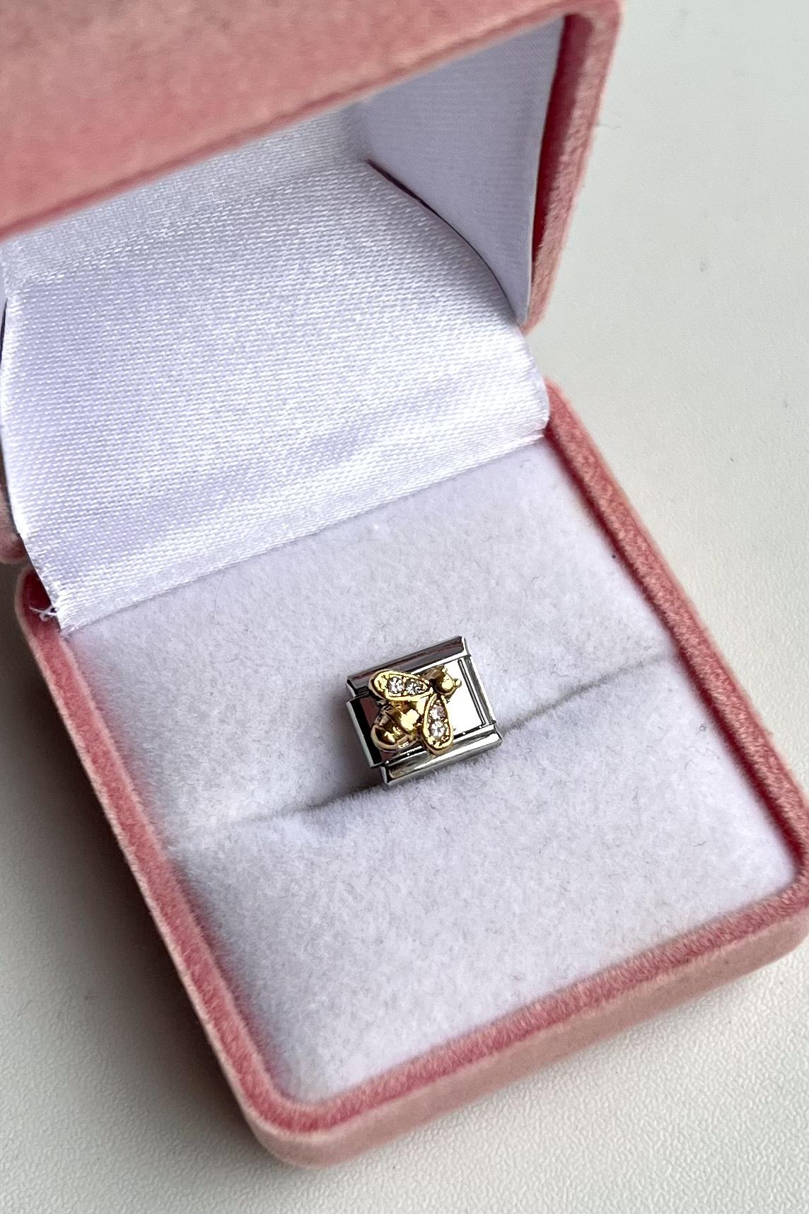 Taşlı Arı Nomi Charm