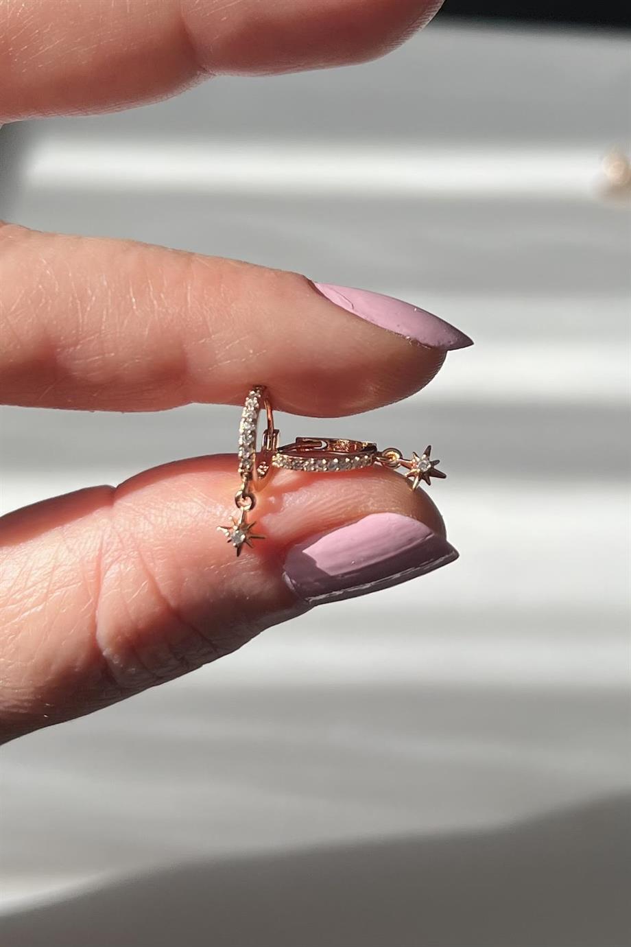 Taşlı Kuzey Yıldızı Sallantılı Mini Halka Küpe Çifti | Çelik