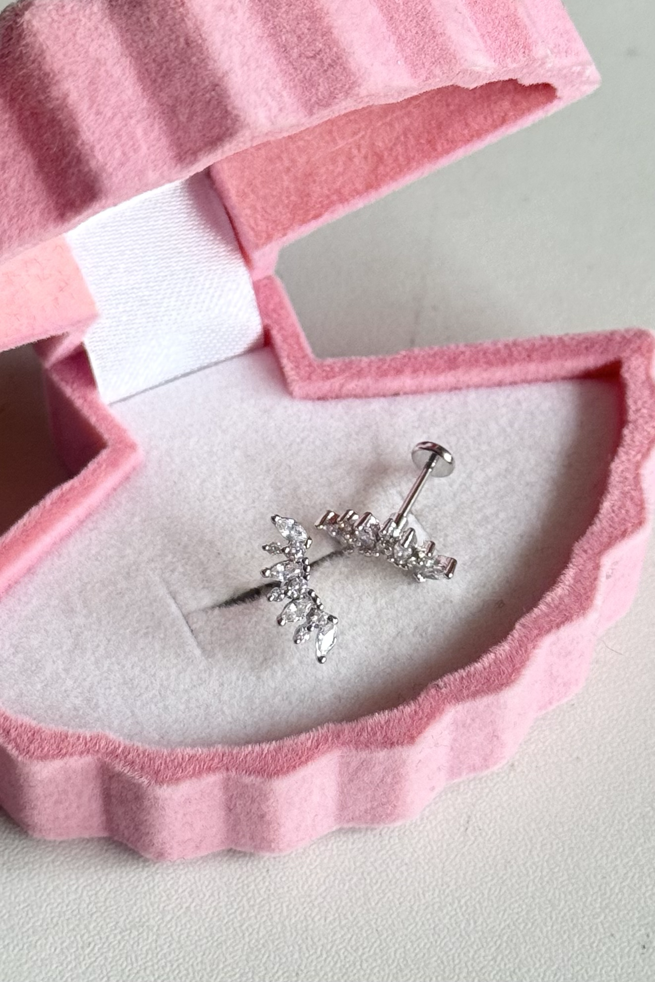 Taşlı Uzun Kanat Piercing Cerrahi Çelik