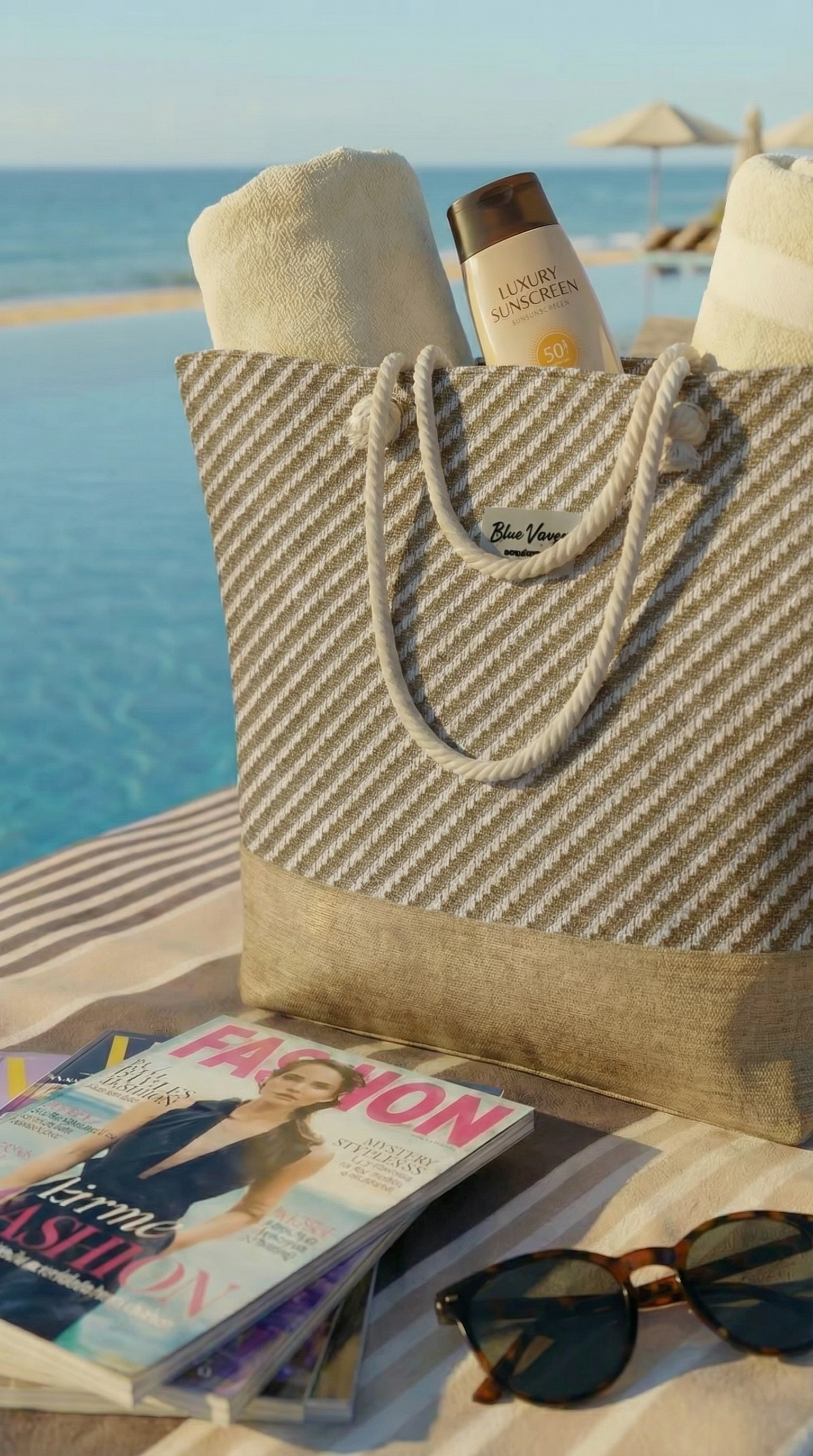 Keten Dokulu Jüt Parçalı Krem-Bej Rengi Astarlı Geniş Hacimli Kadın Plaj Çantası