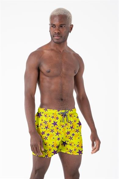 Sarı Deniz Yıldızı Desenli Su İtici Çabuk Kuruma Özellikli Standart Boy Erkek Mayo Deniz Şortu
