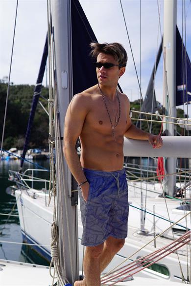 Büyük Yaprak Desenli Gri Uzun Boy Erkek Mayo Deniz ve Havuz Şortu 