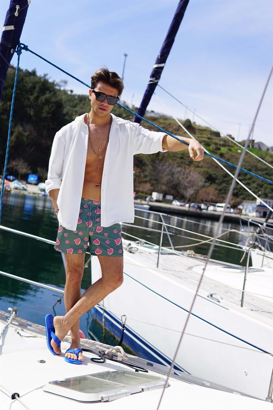 İncir Desenli Yeşil Standart Boy Erkek Mayo Deniz Şortu 