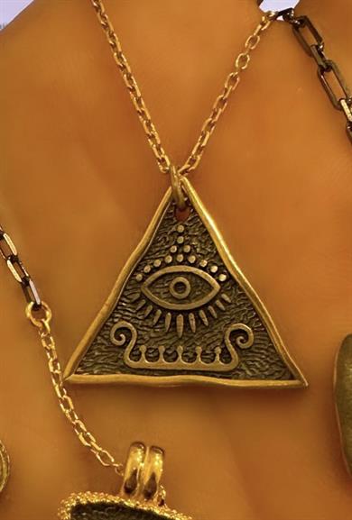 ÜÇGEN GÖZ DETAY KOLYE