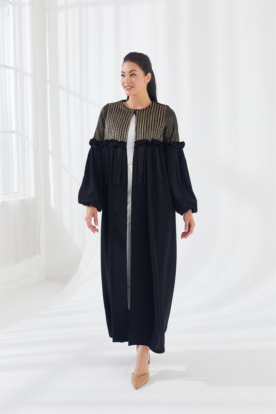 Boncuk İşlemeli Püsküllü Abaya Siyah