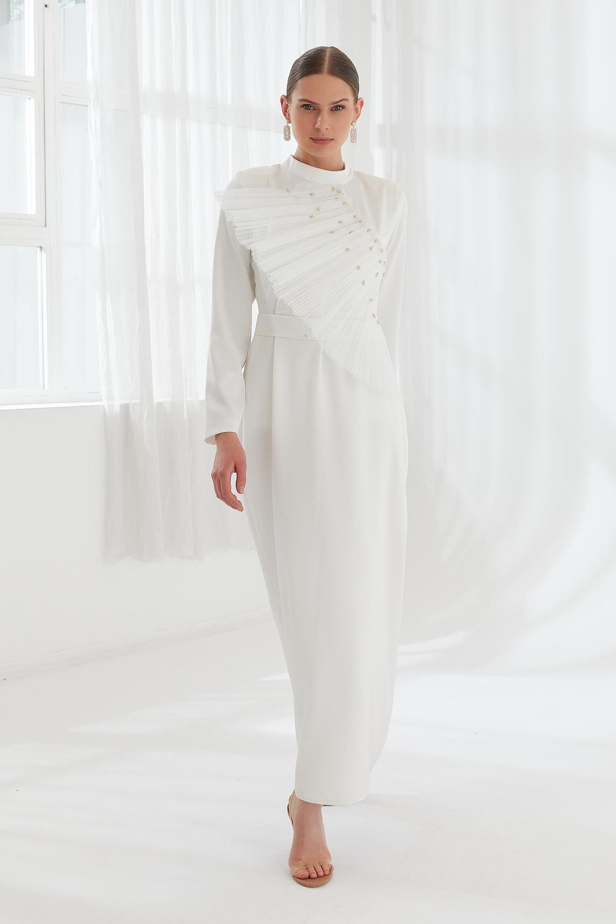 El İşlemeli Elbise Beyaz