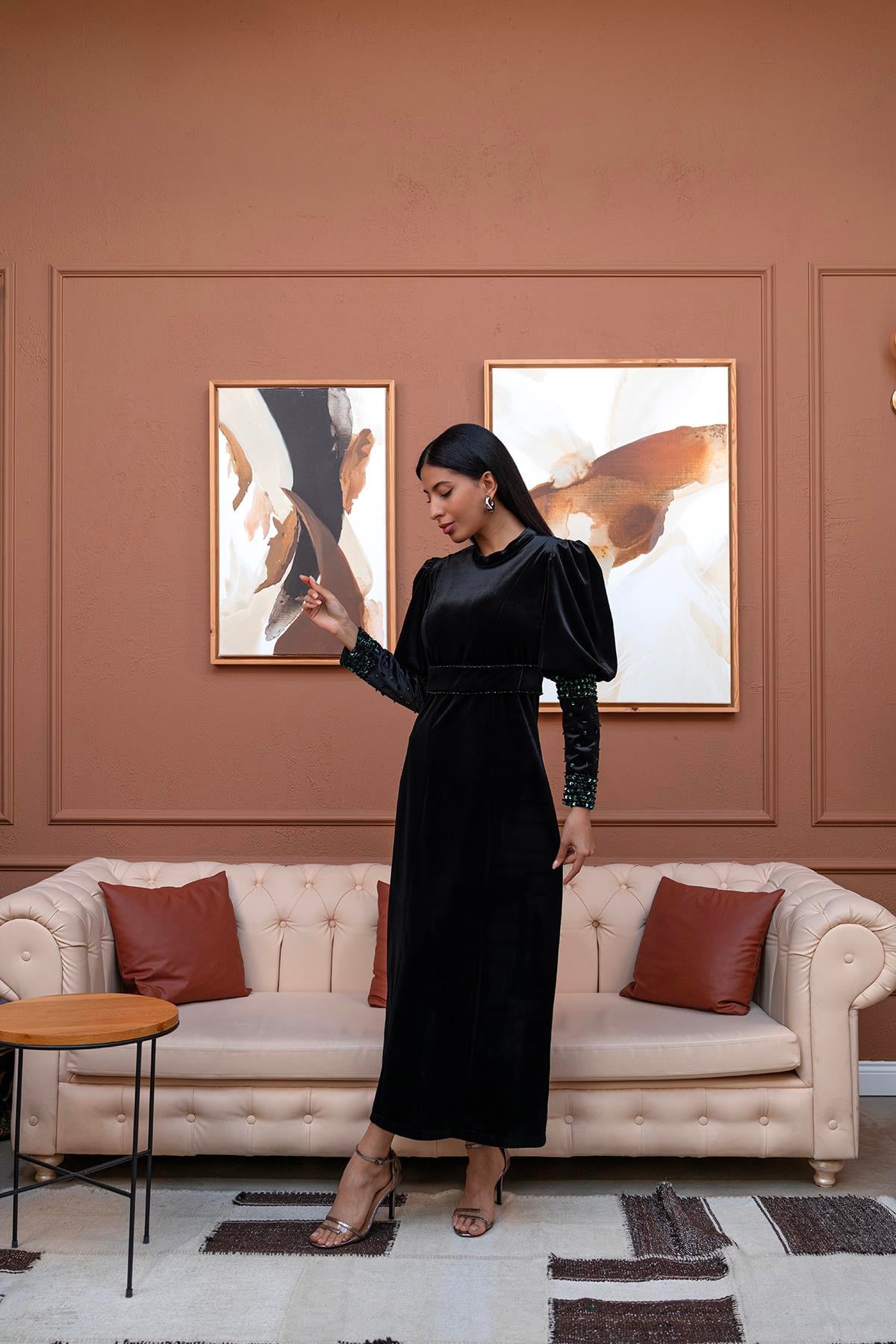 Kolları El İşlemeli Elbise Siyah