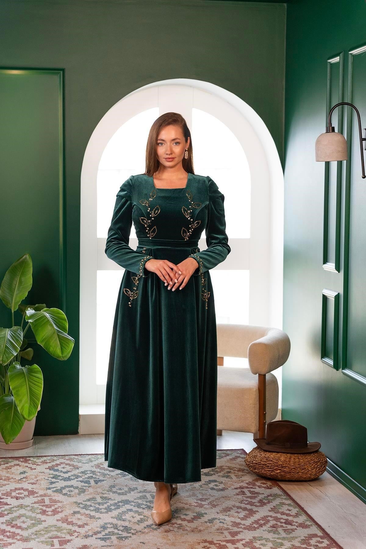 Taş İşlemeli Kadife Elbise Yeşil