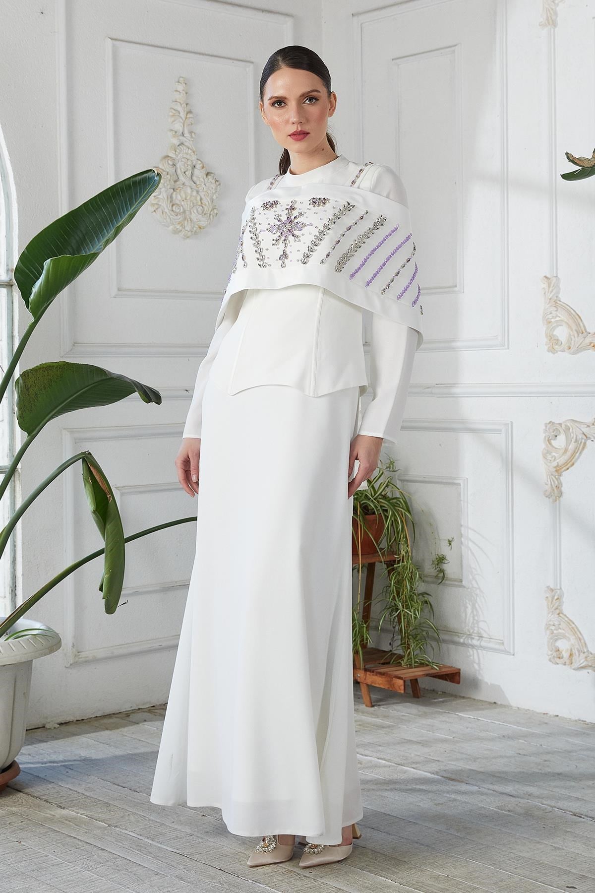 El İşlemeli Büstiyerli Elbise Beyaz